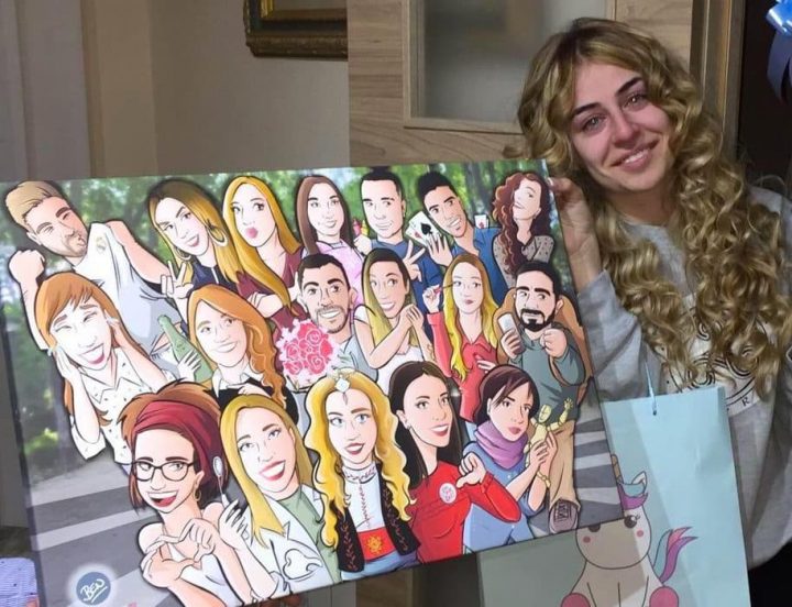 Ilustración grupal personalizada - Todos tus amigos colgados en la pared - Caricatura de grupo Personalizada - Testimonio 1