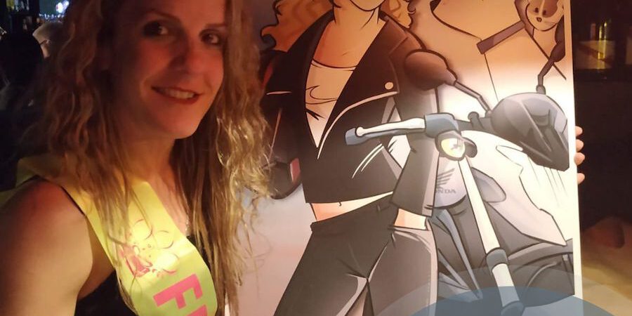 Ilustración-personalizada-Regalo-original-para-una-motera-Caricatura-Personalizada-tuvidaencomic.com-BEN-TESTIMONIO-1