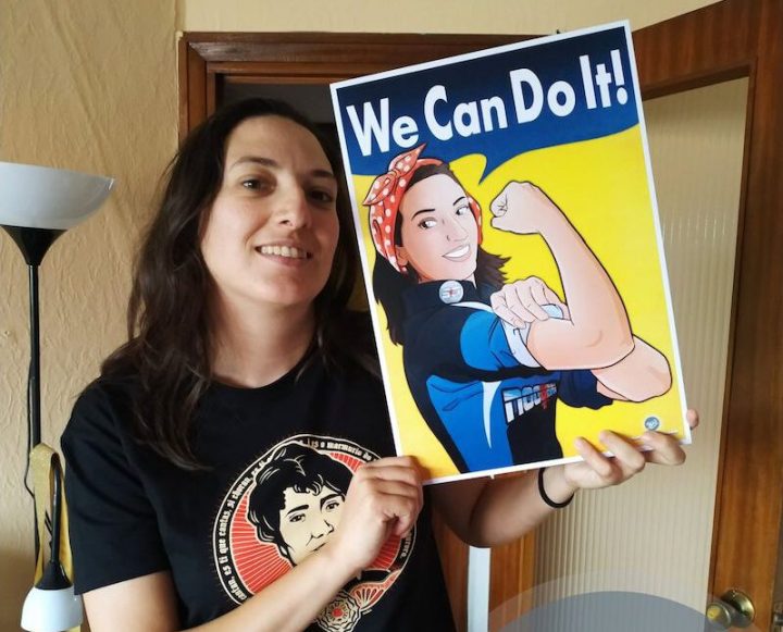 Ilustración-Regalo-de-cumpleaños-personalizado-–-“We-Can-Do-It-motero”-–-Caricatura-Personalizada-Tu-Vida-en-Cómic-Borja_Ben_ART-TESTIMONIO-2