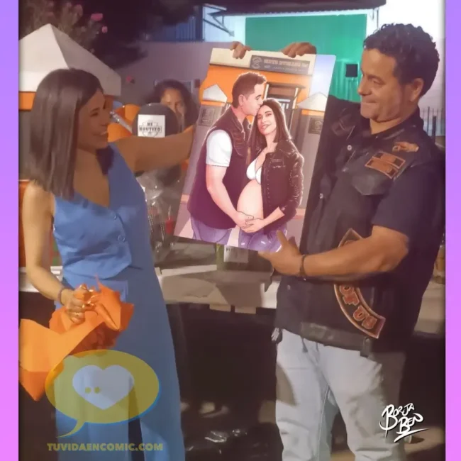 Ilustración de Pareja Motera - Un Beso de Amor en un Momento Especial - regalo personalizado - qué regalar a una pareja embarazada - regalosparamoteros - arte personalizado - tu vida en cómic - Clentes felice